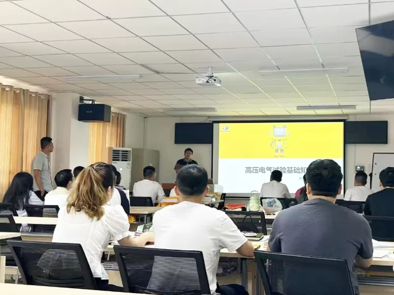 La formation sur la technologie des tests électriques permet aux employés des chemins de fer d'améliorer leurs compétences